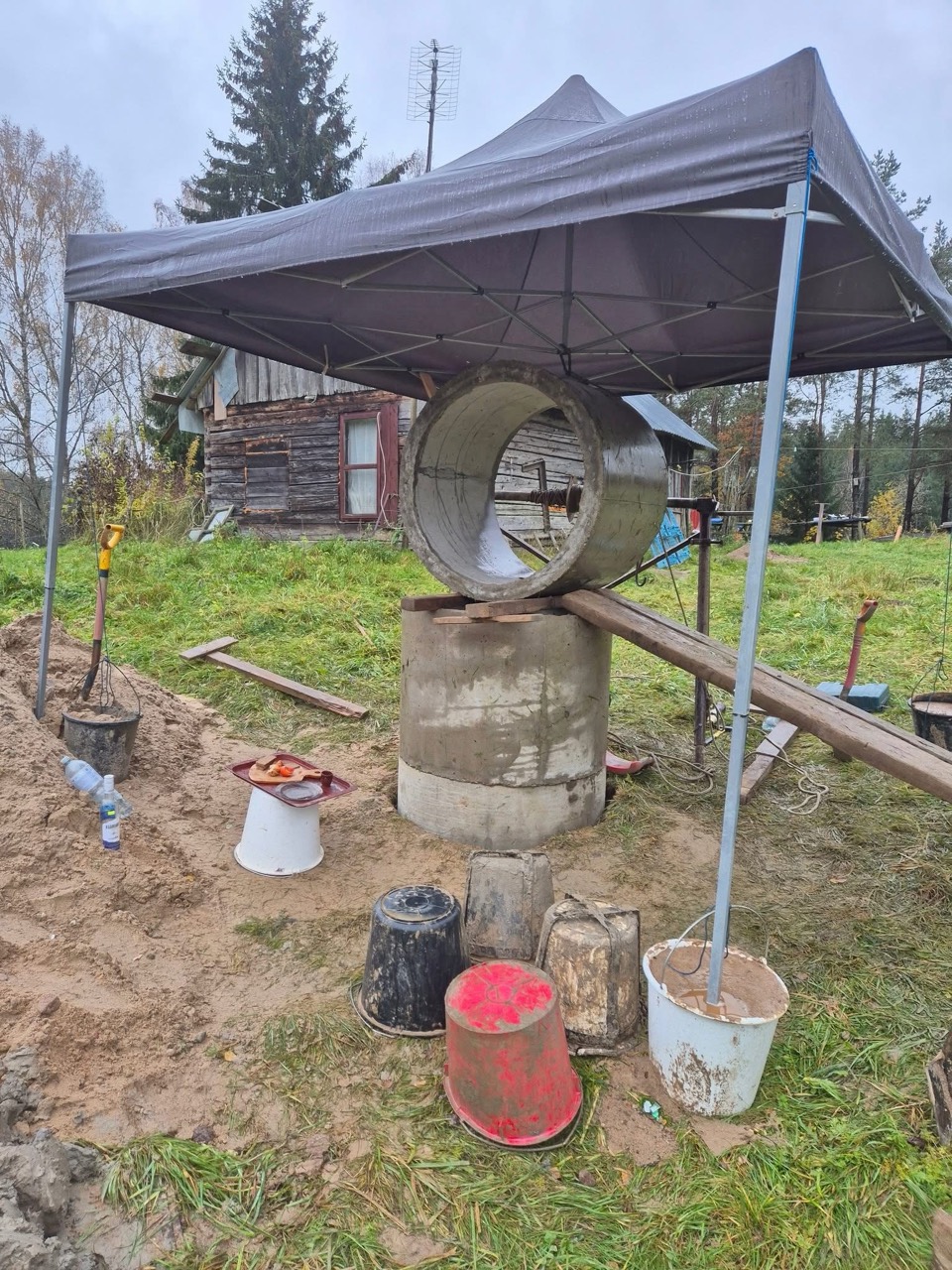 Betoninio šulinio žiedo kėlimas ir montavimo darbai objekte